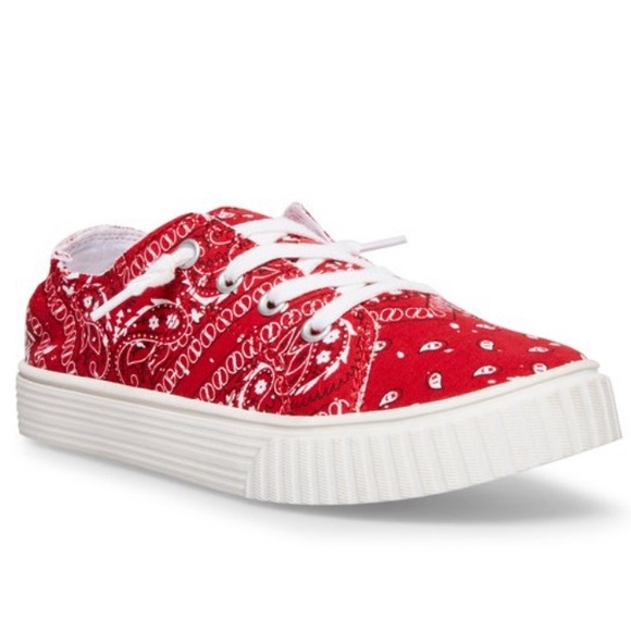 Madden Girl Marisa Red Bandana Print Canvas Scrunch-back Sneakers Sz 7.5 NEW - Picture 2 of 12